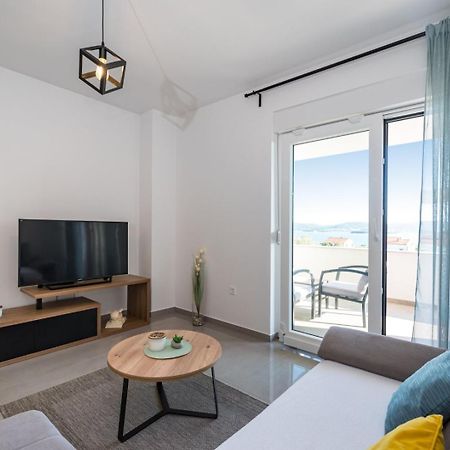 Crowonder Sun Dance Apartments With Heated Swimming Pool Seaview And Garden Sveti Filip i Jakov Exterior foto