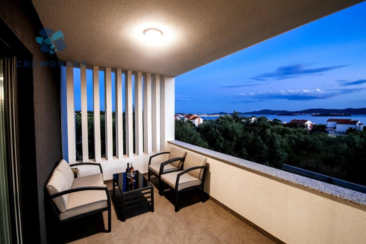 Crowonder Sun Dance Apartments With Heated Swimming Pool Seaview And Garden Sveti Filip i Jakov Exterior foto